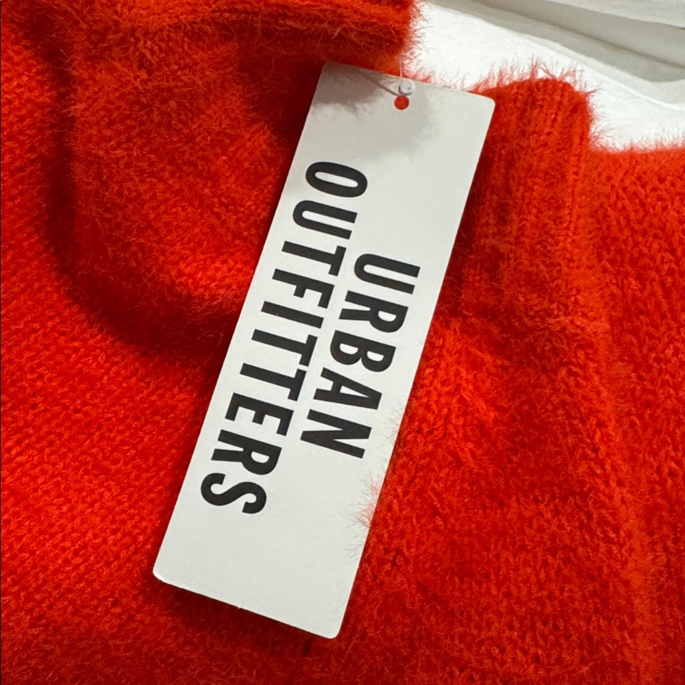 Urban Outfitters soft Orange Cropped Sweater
never worn
size xs - Picture 6 of 6